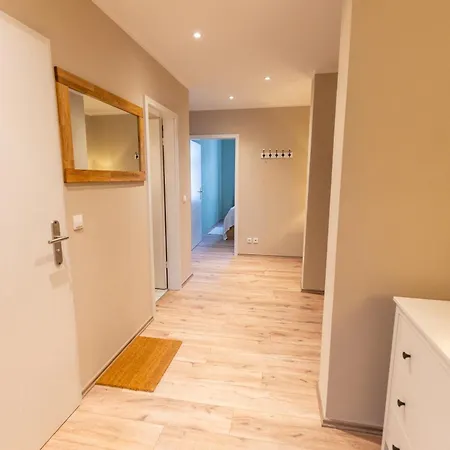 Daire Living - Zentrumslage Parkplatz Babybett