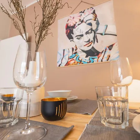 Living - Zentrumslage Parkplatz Babybett