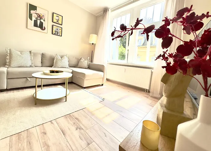 Living - Zentrumslage Parkplatz Babybett *