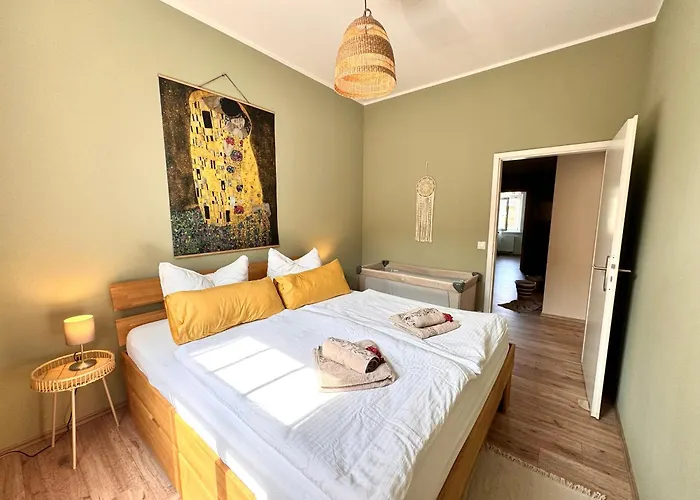 Living - Zentrumslage Parkplatz Babybett شقة